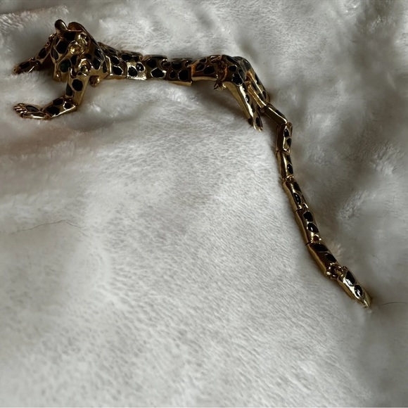 Vintage Articulating Leopard Cheetah Double Pin Gold Black Enamel Over Shoulder - Picture 10 of 10